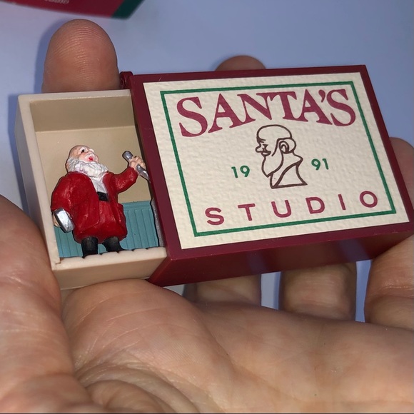 HALLMARK Keepsake ORNAMENT: "SANTA’S STUDIO" NIB - Picture 4 of 5